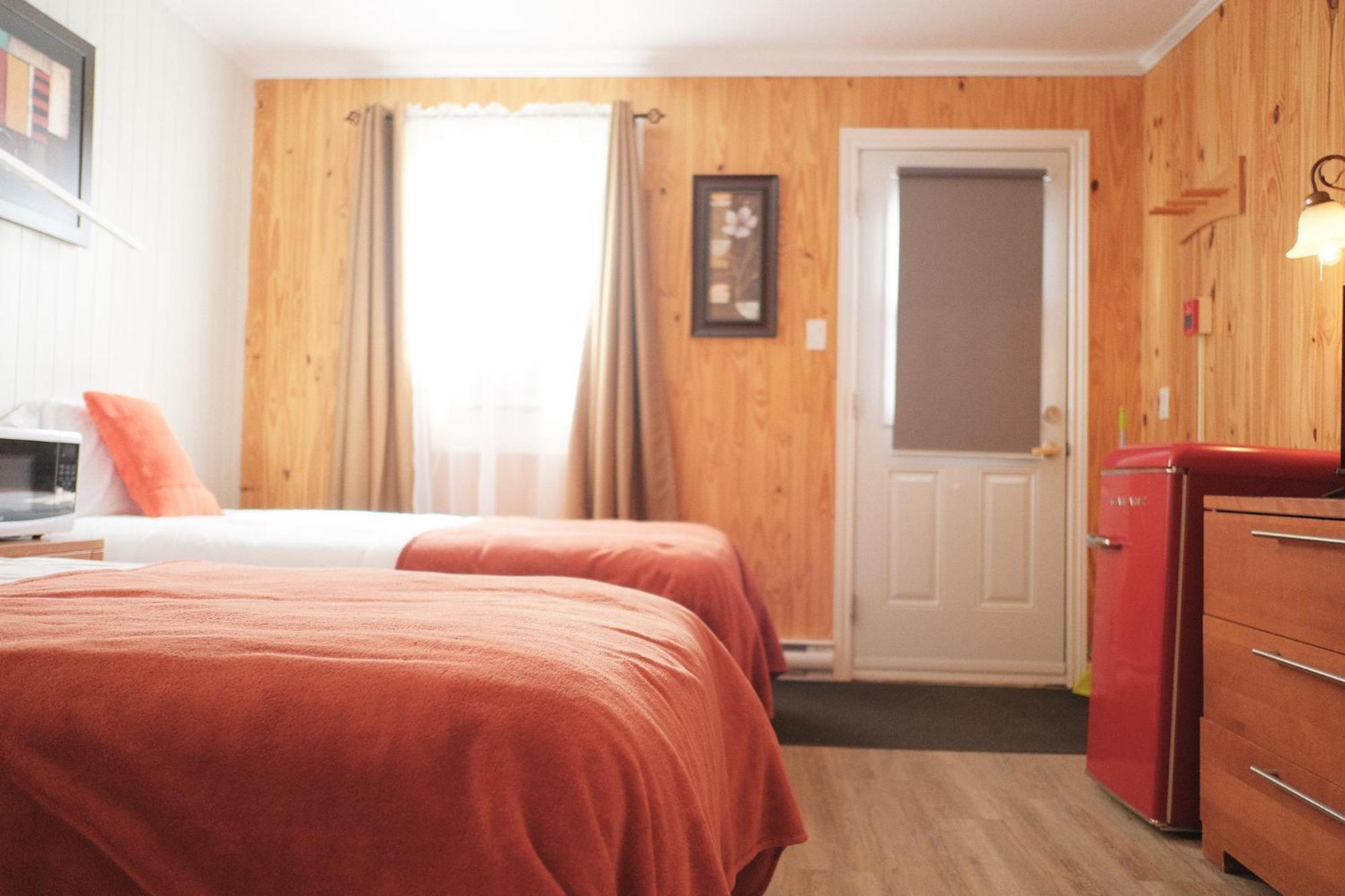 Auberge du sportif Saint-Tite-des-Caps Extérieur photo